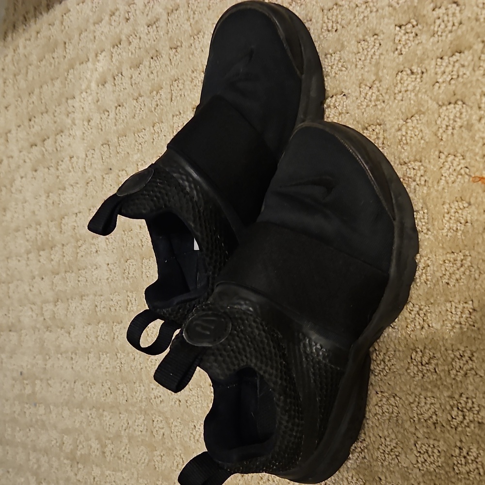 Girl Nike Sneakers In Black